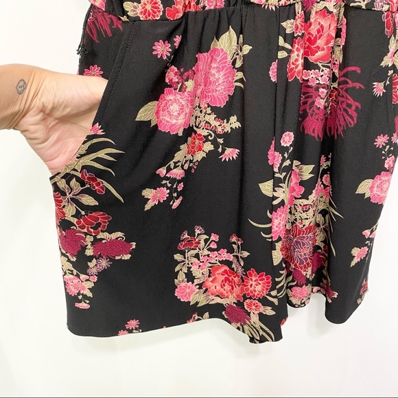 Leith-Black Floral V neck Romper w Pockets M - Picture 3 of 8